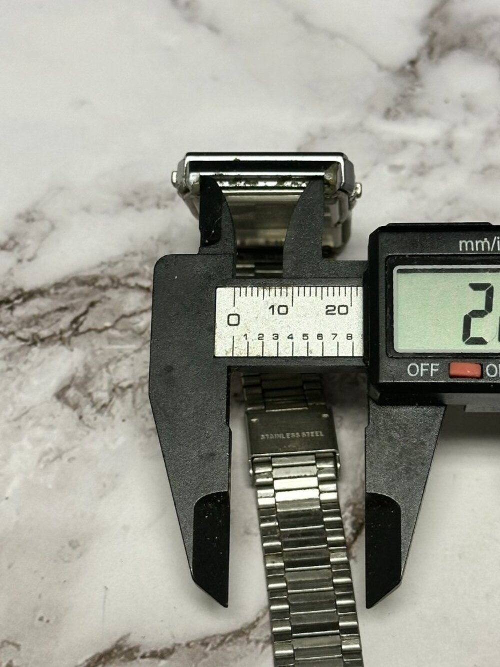 VTG. Casio Data Bank DBC 610 Watch Digital Silver Tone Telememo Parts Repair - Picture 6 of 8